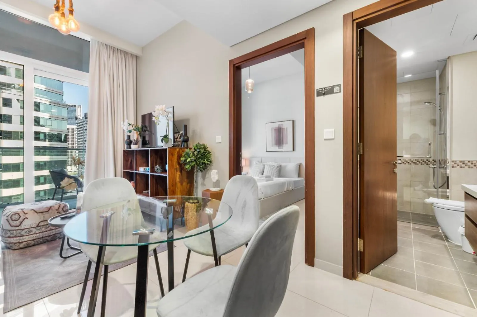 Cozy 1 Bedroom In The Center - 5 Mins To Burj Khalifa Dubaj Apartman